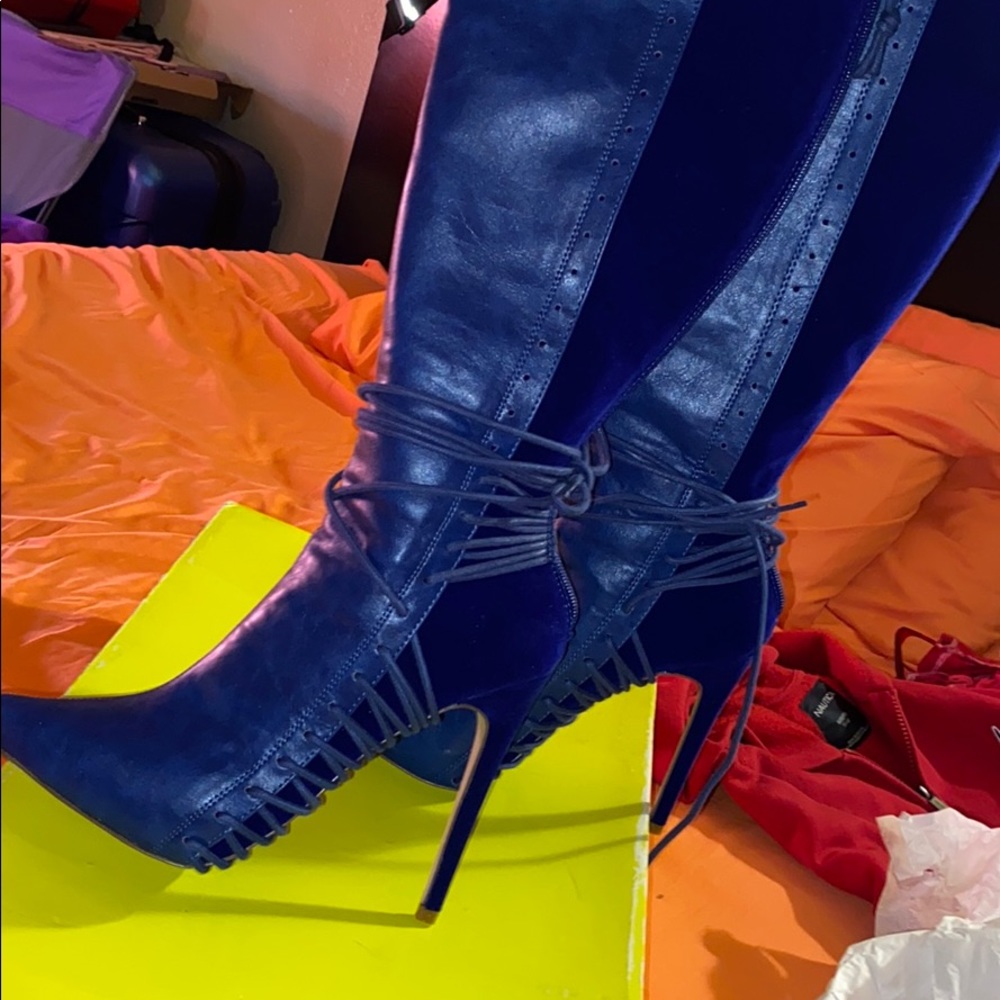 Boots - Picture 3 of 4